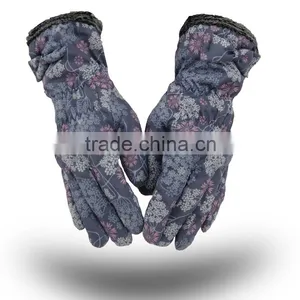 Touch Friendly Waterproof Warm Gloves thumbnail-4