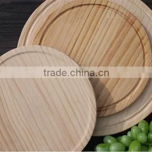 Eco-friendly Round Solid Wood Cutting Board for Serving Food thumbnail-4