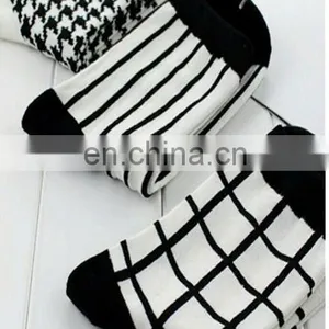 2016 Custom Fashion Mens Socks Colourful Professional Factory thumbnail-3