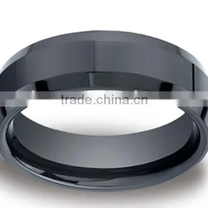 Ceramic 7mm Comfort-Fit High Polished Beveled Edge Design Ring thumbnail-1