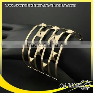 Europe Hollow Golden Free Sample Wide Cuff Bracelet thumbnail-1