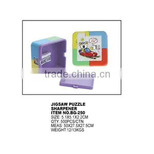 PLASTIC JIGSAW PUZZLE PENCIL SHARPENER thumbnail-1