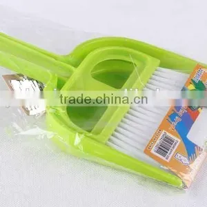Plastic DUSTPAN and BRUSH SET thumbnail-1