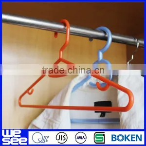 Plastic Garment Hangers for Clothes thumbnail-1