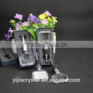 Factory Directly Sale Best Quality Square Cube Crystal Wine Stopper for Wedding Gift thumbnail-1