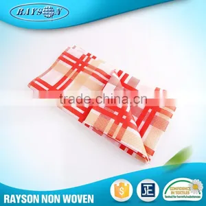 2016 China Supplier Good Quality Tnt Printed Cheap Nonwoven Tablecloths For Restaurant thumbnail-4