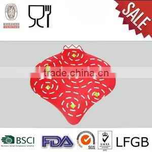Red Leaf Shape Melamine Plates thumbnail-1