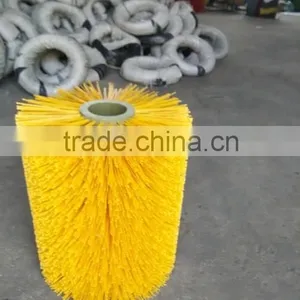 High Quality PP Material Cylinderical Cow Scratching Brush thumbnail-2