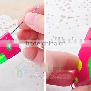 Plastic Automatic Needle Threaders thumbnail-1