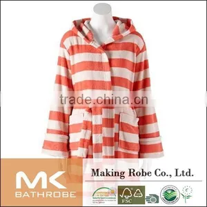 100% Polyester Material Promotional Bathrobe With Hood thumbnail-2