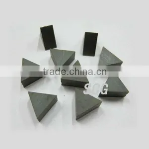 Triangular Scrap Ferrite Magnet thumbnail-1