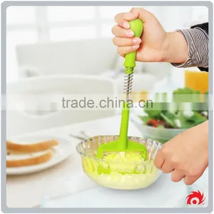 Multi-function Kitchen Gadgets Plastic Manual Potato Ricer thumbnail-1