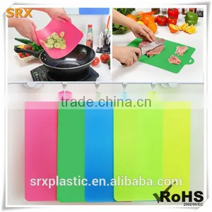 Creative Household Supplies Chopping Board With Hook, Colorful pp Chopping Board, OEM Plastic Cutting Board Manufacturer thumbnail-1