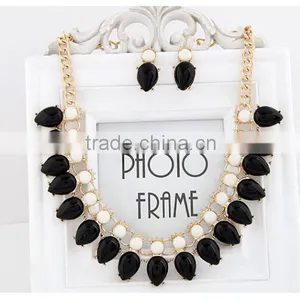 Fashion Fluorescence Color Water Drop Beads Bib Necklace Candy Resin Beads Necklace thumbnail-3
