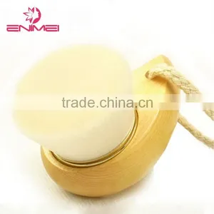 Hot Sale Comma Shape Facial Cleansing Brush With Woodden Handle Wholesale thumbnail-1