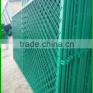 Metal Mesh Fence Highway Fence Pvc Coated Welded Wire Mesh Fence thumbnail-1