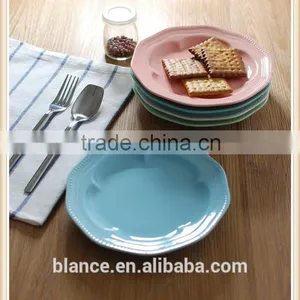 Flower Shaped Plates in Different Colors thumbnail-2