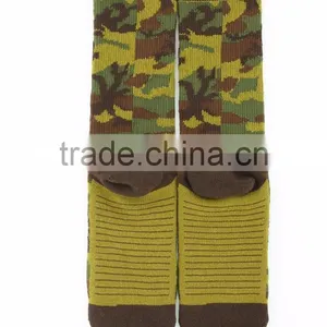 Men Camouflage Design Crew Sport Socks Thick Elite Basketball Socks thumbnail-2