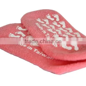 Gel-Coated Moisturizing Socks thumbnail-3