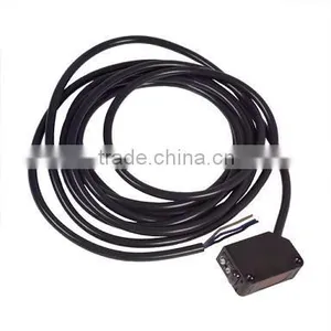 Omron E3Z-D61 Diffuse-Reflective Photoelectric Sensor thumbnail-1