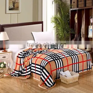 Good Hand Feel 300GSM Lattice Printing Flannel Blanket thumbnail-1