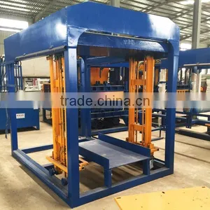 Cheap Hydraluic Blokc Machine QT4-18 Hollow Block and Solid Block Making Machine/cement Blocks Machines thumbnail-4