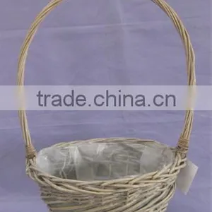 Beautiful Willow Gift Basket With Liner thumbnail-1