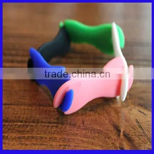 Foldable Durable Silicone Earphone Cable Winder thumbnail-1
