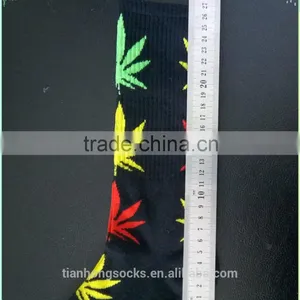 Hemp Leaf Retro Popular High Quality Man Bulk Cotton Socks China Zhejiang Tianhong Socks Factory thumbnail-6