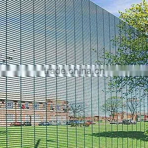China Professional Galvanised Pvc Panel Fencing/ Polyester Painting Anti Climb Airport 358 High Security Fence thumbnail-2
