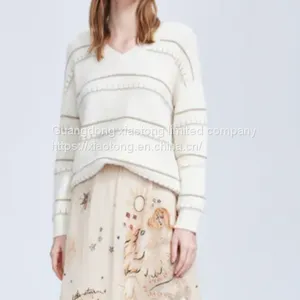 Fashion Clothing Women′s V-Neck Embroidered Sweaters With Gold Thread Apparel thumbnail-1