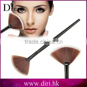 Black Fan-Shaped Handle Facial Brush Skin Care Makeup Tool Facial Concealer Makeup Brush thumbnail-1