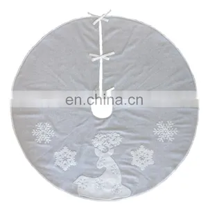 Decorative Print Red Stripe Tree Skirt for Christmas thumbnail-4