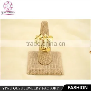 2015 Yiwu New Products Gold Plated Ring With Engrave Pattern and Two Big One Small Butterfly Shape thumbnail-1