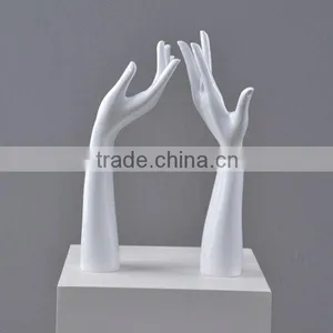 Mannequin Hands Plastic thumbnail-3