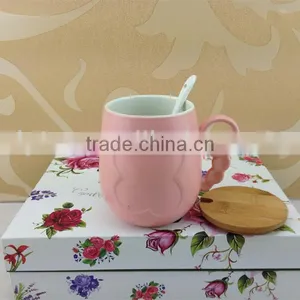 Promotional Ceramic Coffee Mug Solid Color Embossed Butterfly Design With Wood Lid and Spoon thumbnail-1