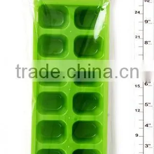 PLASTIC ICE CUBE TRAY thumbnail-1