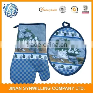 Kitchen Use Heat Resistant Kitchen Cooking Gloves With Cotton Filling thumbnail-1