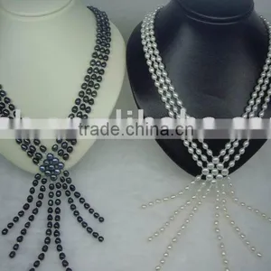 Black and White Atural Freshwater Pearl Necklace thumbnail-1