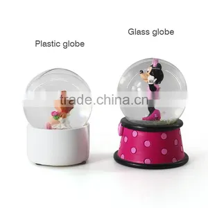2015 Customized Cheap Plastic Snow Globe thumbnail-2