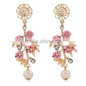 Latest Design Hot Sale Beautiful Flower With Pearl Pendant Earring thumbnail-5