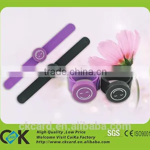 Customize Silicone Pat Band Snap Bracelet Wholesale thumbnail-1