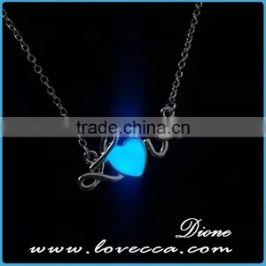 Hot Selling Women Jewelry Luminous Love Style Glowing Heart Necklace thumbnail-2