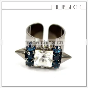 Big Beautiful Crystal Two Spikes Fashion Ring Design thumbnail-2