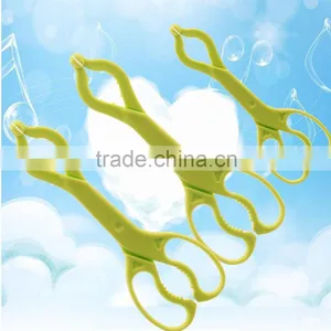 Hot Sell Factory Plastic Baby Bottle Clips thumbnail-1