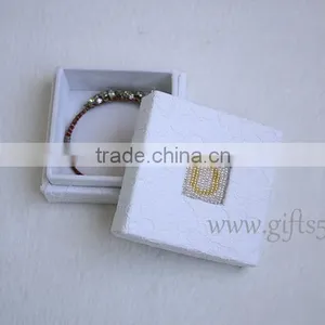 Wholesale White Lace Wedding Jewelry Gift Boxes With Beaded Name Plate of O thumbnail-3