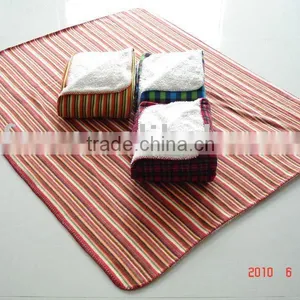 100%polyester Printed Polar Fleece and Sherpa Throw thumbnail-1
