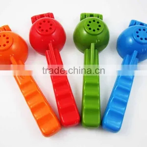 Plastic Lemon Squeezer thumbnail-4