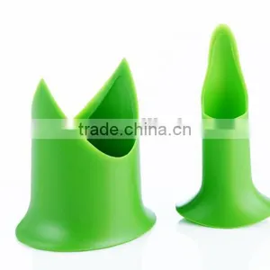 Kichen Hand Tool Chili and Tomato Seed Remover thumbnail-2