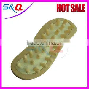 Home and Travel Wooden Massager Brush thumbnail-1